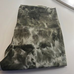 very good condition lululemon leggings size 14 green marble